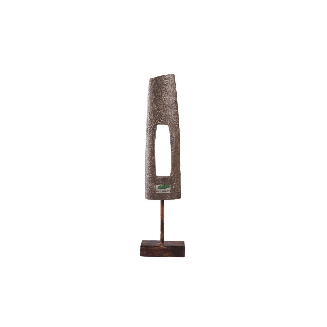 Modern statue single part